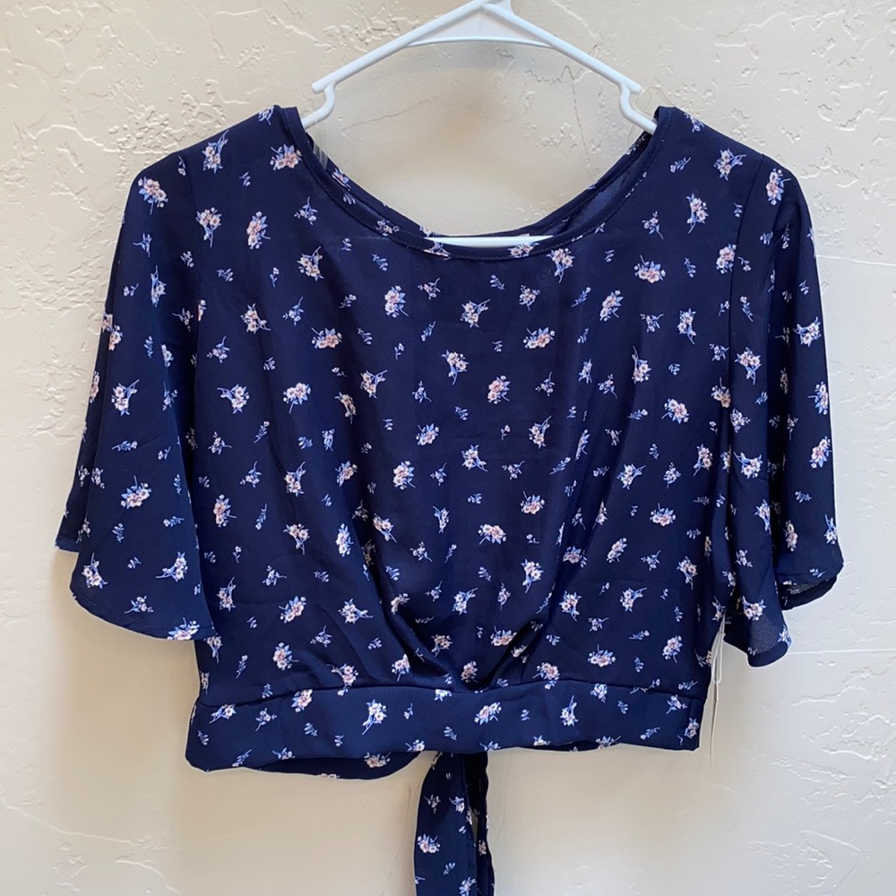 Floral Blouse that Ties in the back!